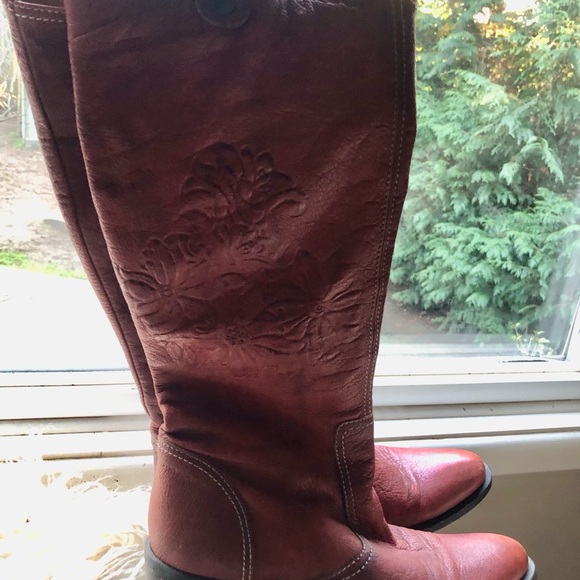 Vintage Western Boots With Floral Embossing - Picture 4 of 8